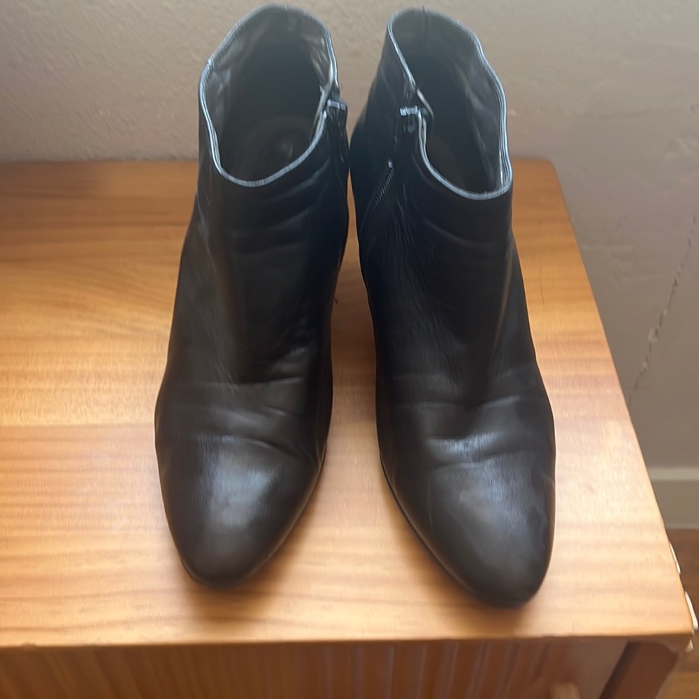 PARELLE Paris ankle leather boots.